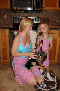 Summers Closet Mommy Doll and Me Apron Set 2