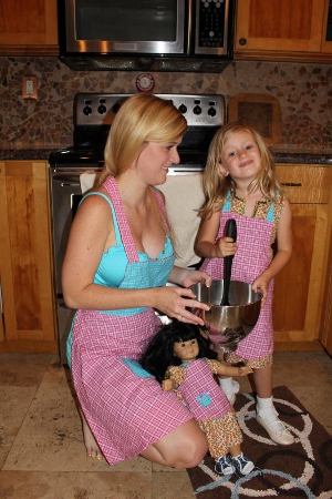 Summers Closet Mommy Doll and Me Apron Set 2